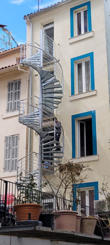 Escalier métallique à Marseille